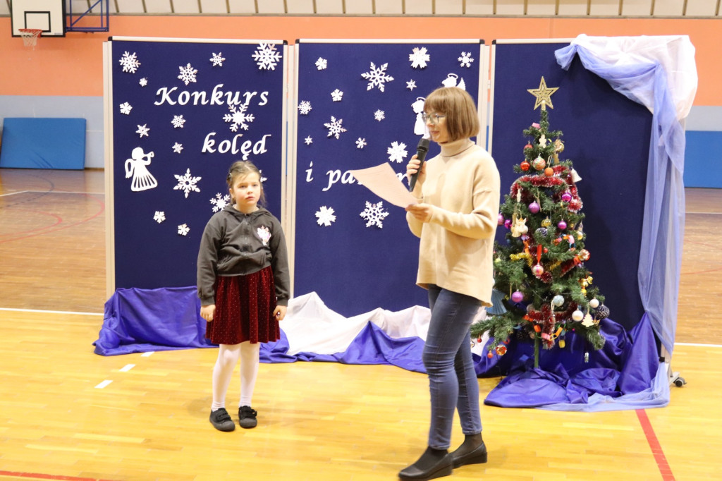 Koncert Kolęd i Pastorałek w SP w Komarówce