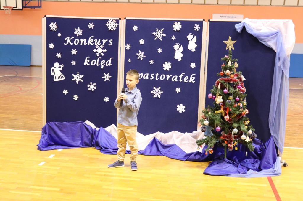 Koncert Kolęd i Pastorałek w SP w Komarówce