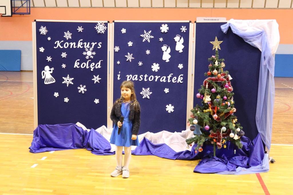 Koncert Kolęd i Pastorałek w SP w Komarówce