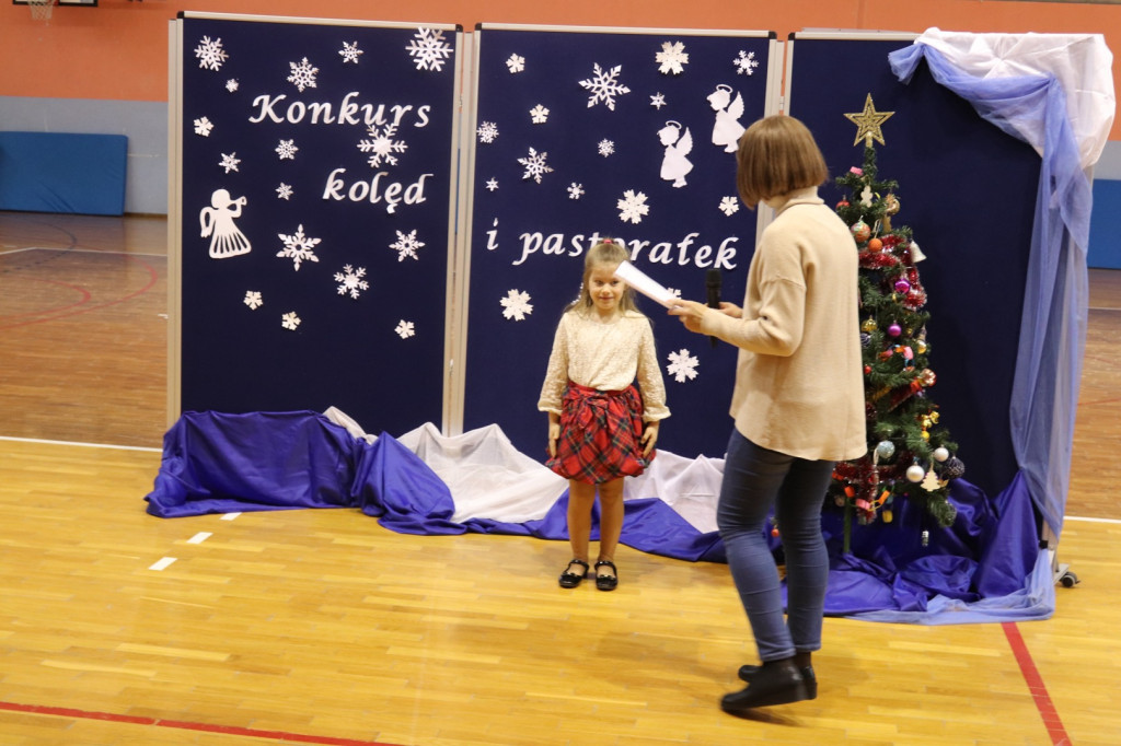 Koncert Kolęd i Pastorałek w SP w Komarówce