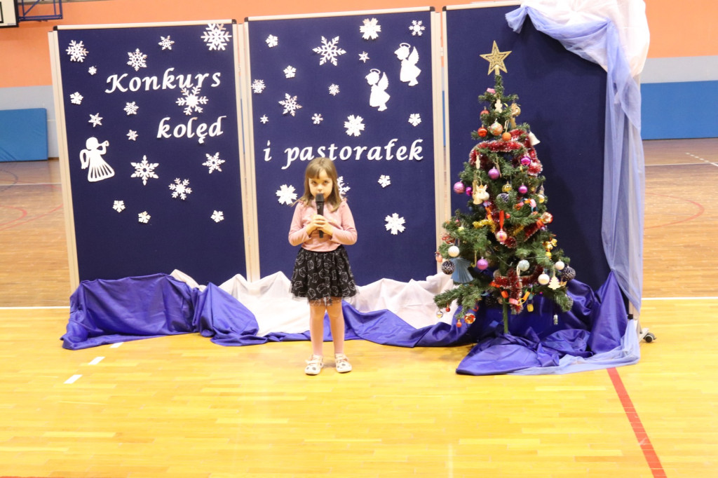 Koncert Kolęd i Pastorałek w SP w Komarówce