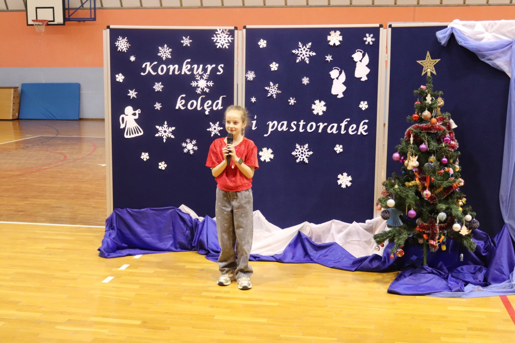 Koncert Kolęd i Pastorałek w SP w Komarówce