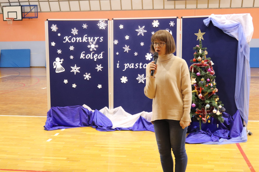 Koncert Kolęd i Pastorałek w SP w Komarówce
