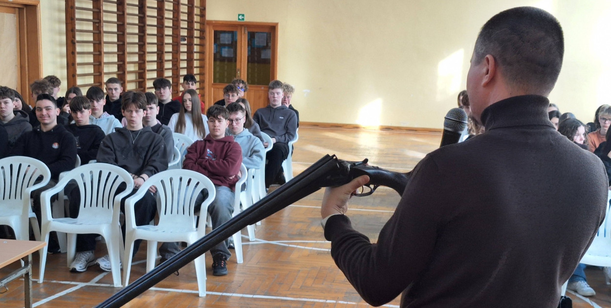 Szkolenie na temat broni w I LO
