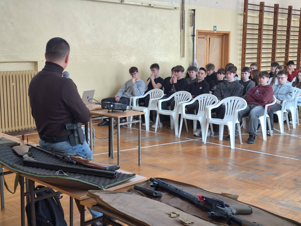 Szkolenie na temat broni w I LO