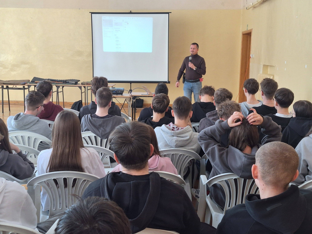 Szkolenie na temat broni w I LO