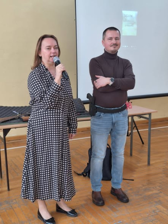 Szkolenie na temat broni w I LO