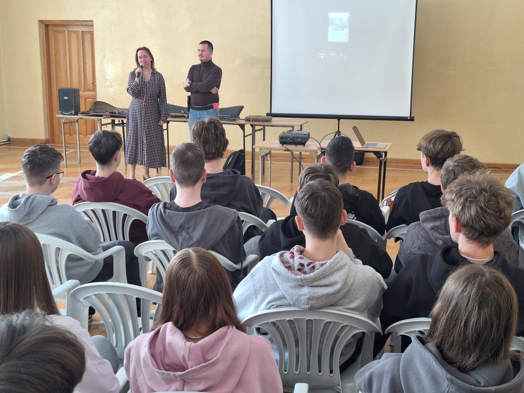 Szkolenie na temat broni w I LO