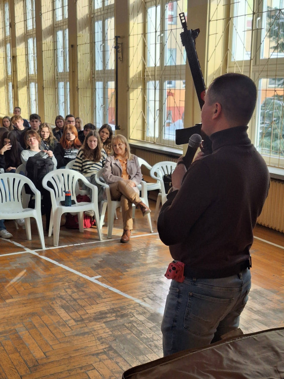 Szkolenie na temat broni w I LO