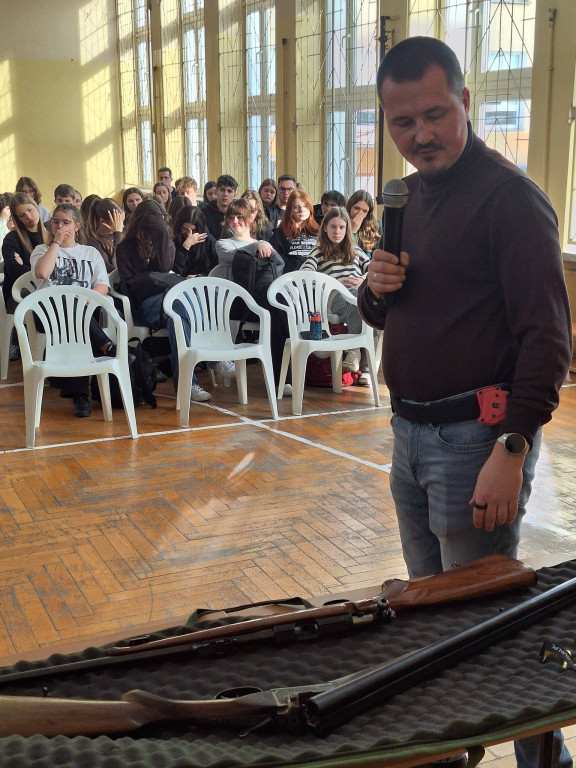 Szkolenie na temat broni w I LO