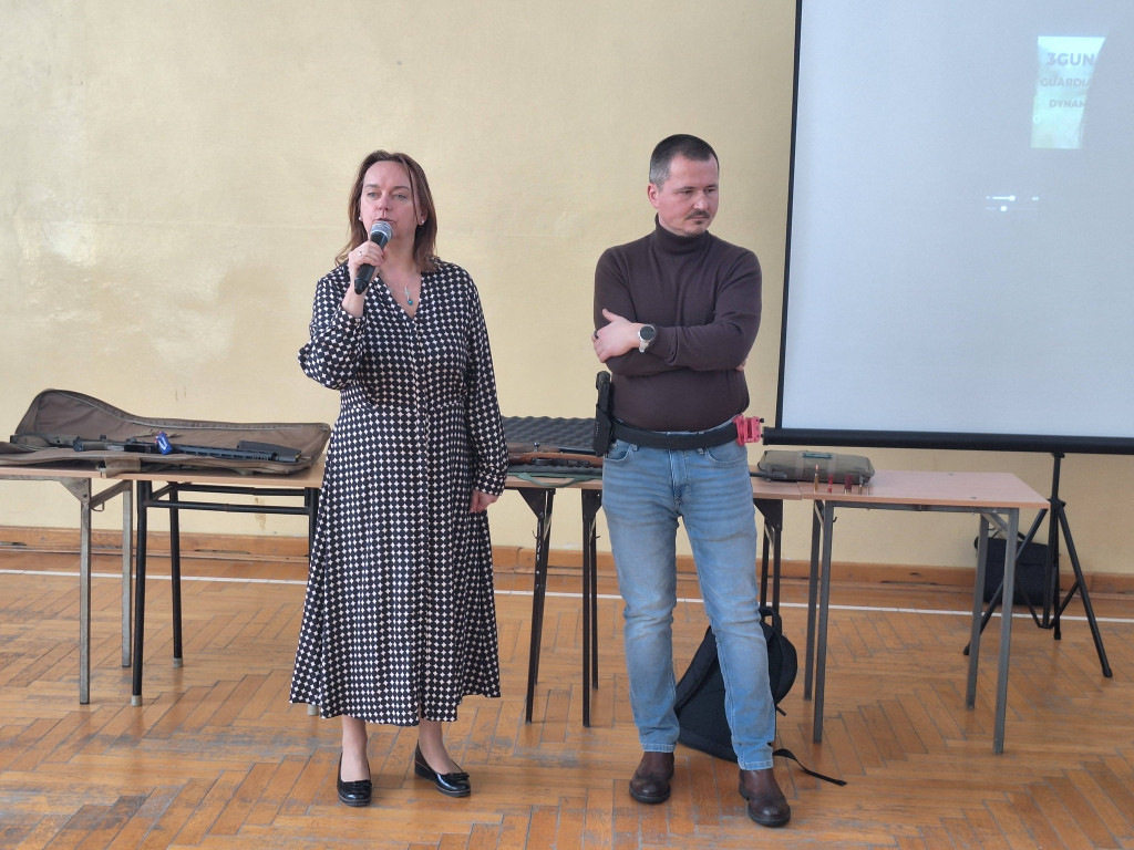 Szkolenie na temat broni w I LO