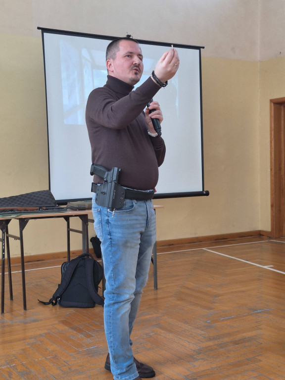 Szkolenie na temat broni w I LO