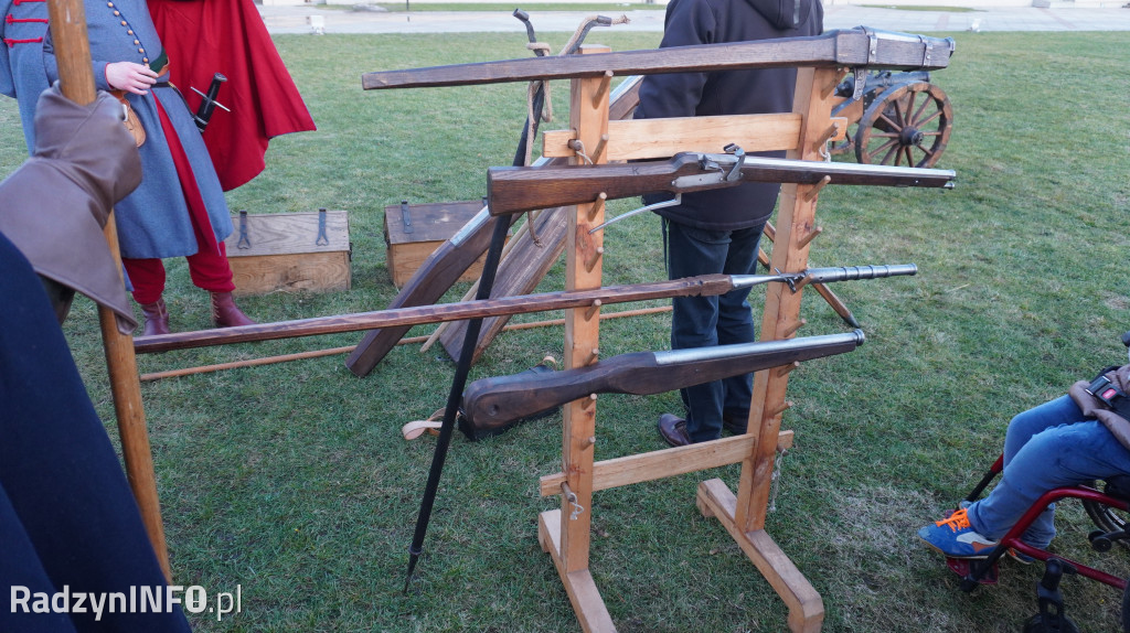 Pokaz dawnej musztry i broni