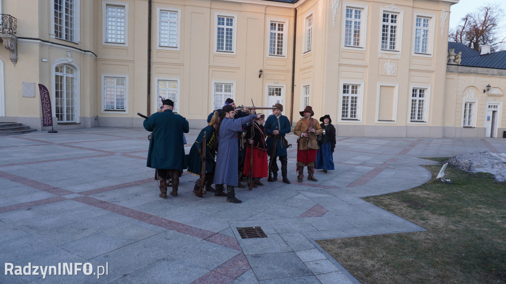 Pokaz dawnej musztry i broni