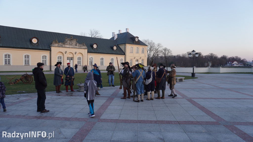 Pokaz dawnej musztry i broni