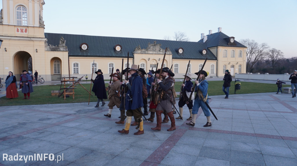 Pokaz dawnej musztry i broni