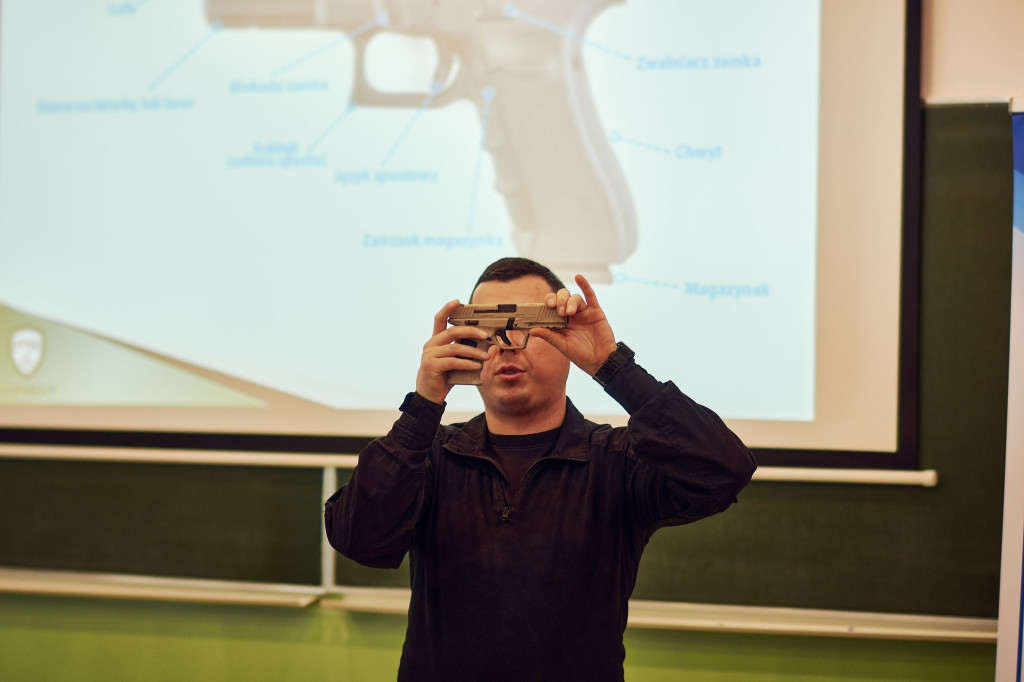 Spotkanie z instruktorem strzelectwa w ZSP