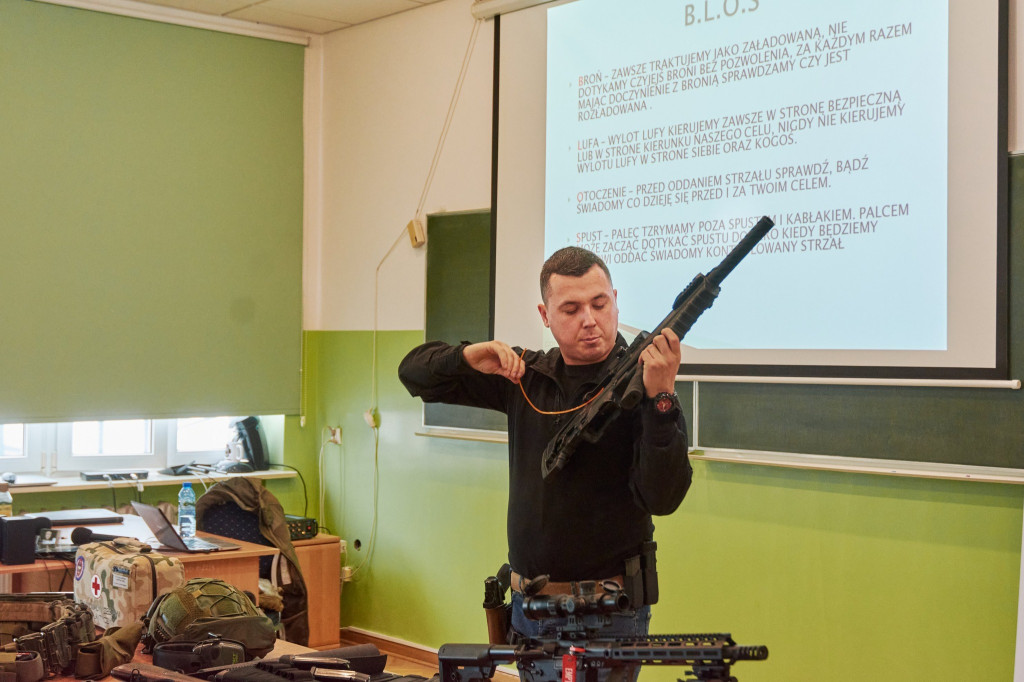 Spotkanie z instruktorem strzelectwa w ZSP