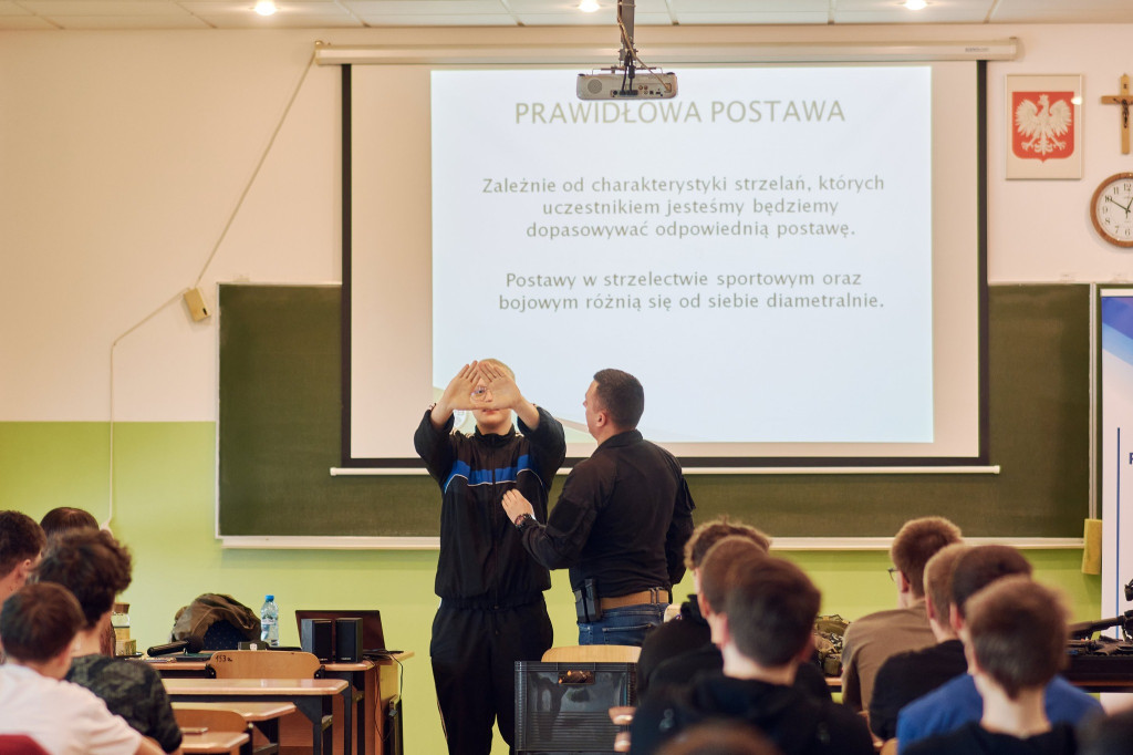 Spotkanie z instruktorem strzelectwa w ZSP