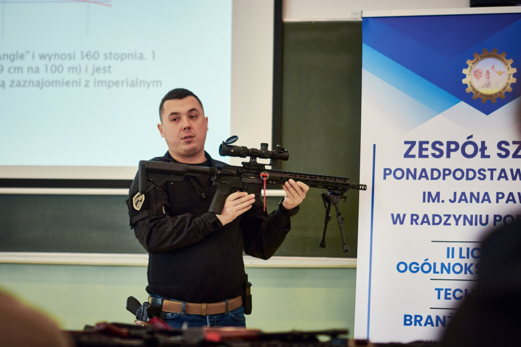 Spotkanie z instruktorem strzelectwa w ZSP