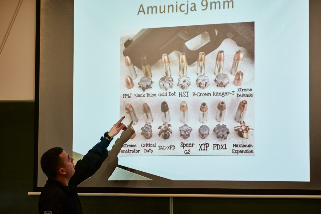 Spotkanie z instruktorem strzelectwa w ZSP