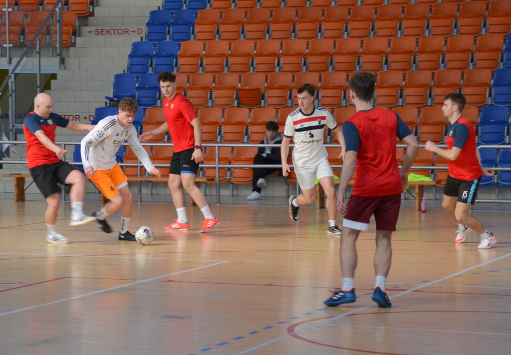 Turniej halowej piłki >>MOSiRowska Kopanina<<