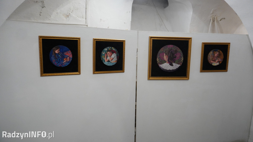 Wystawa malarstwa Oliwii Smoleń `Portret kobiety`