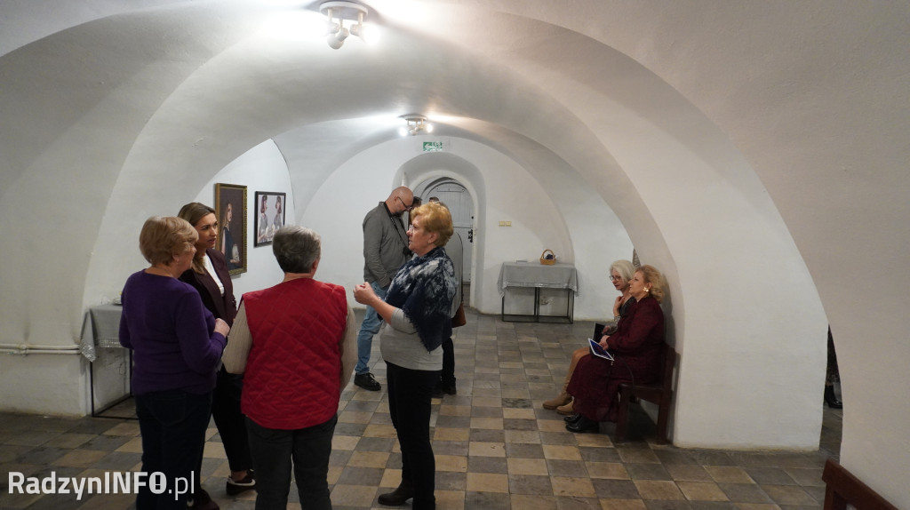 Wystawa malarstwa Oliwii Smoleń `Portret kobiety`