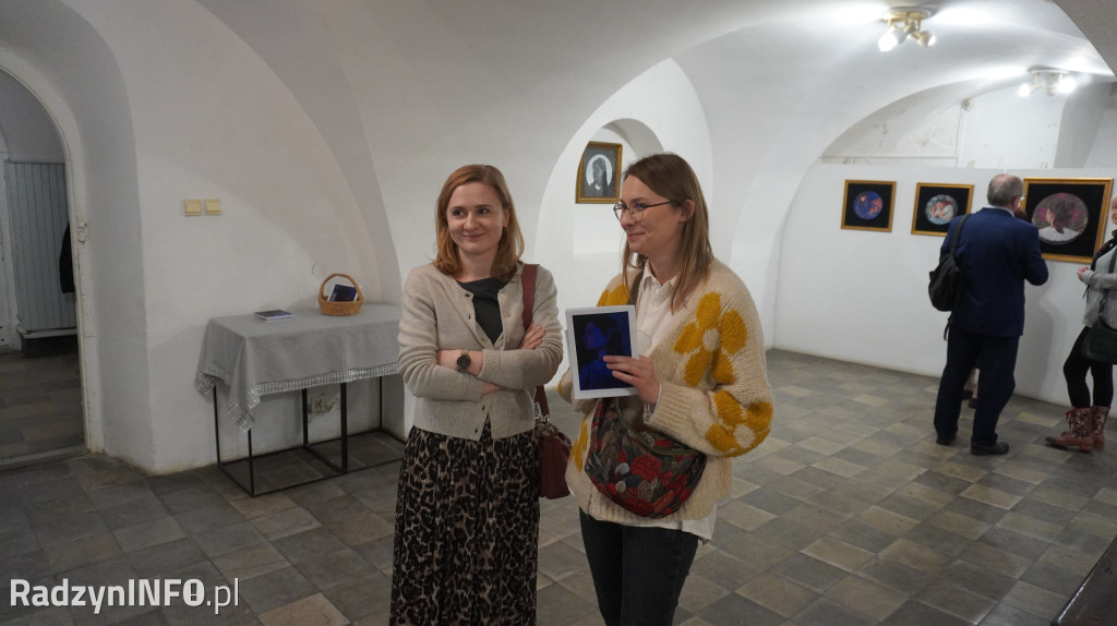 Wystawa malarstwa Oliwii Smoleń `Portret kobiety`