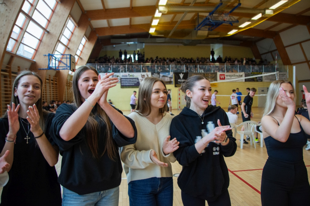 Turniej siatkówki w I LO