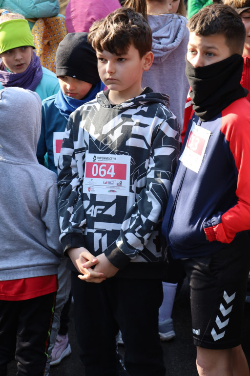 Uczniowie z SP w Komarówce na Biegu Tropem Wilczym