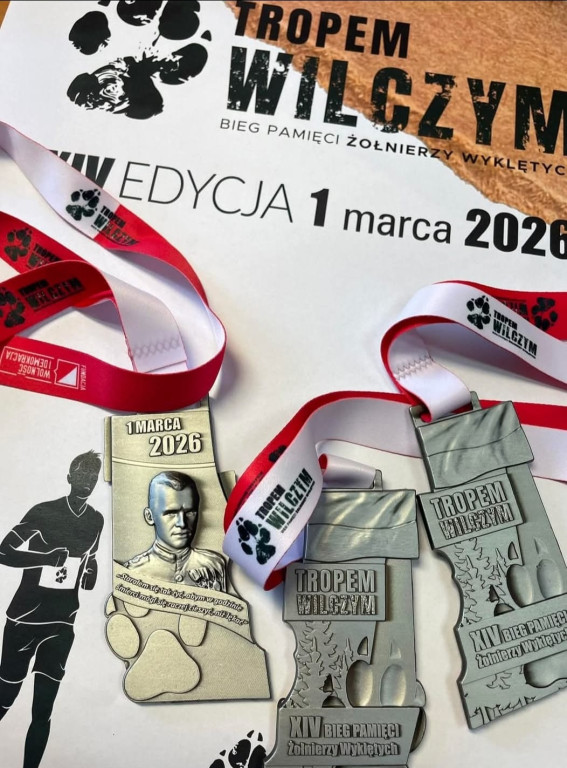 Uczniowie z SP w Komarówce na Biegu Tropem Wilczym