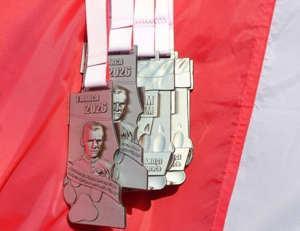 Uczniowie z SP w Komarówce na Biegu Tropem Wilczym