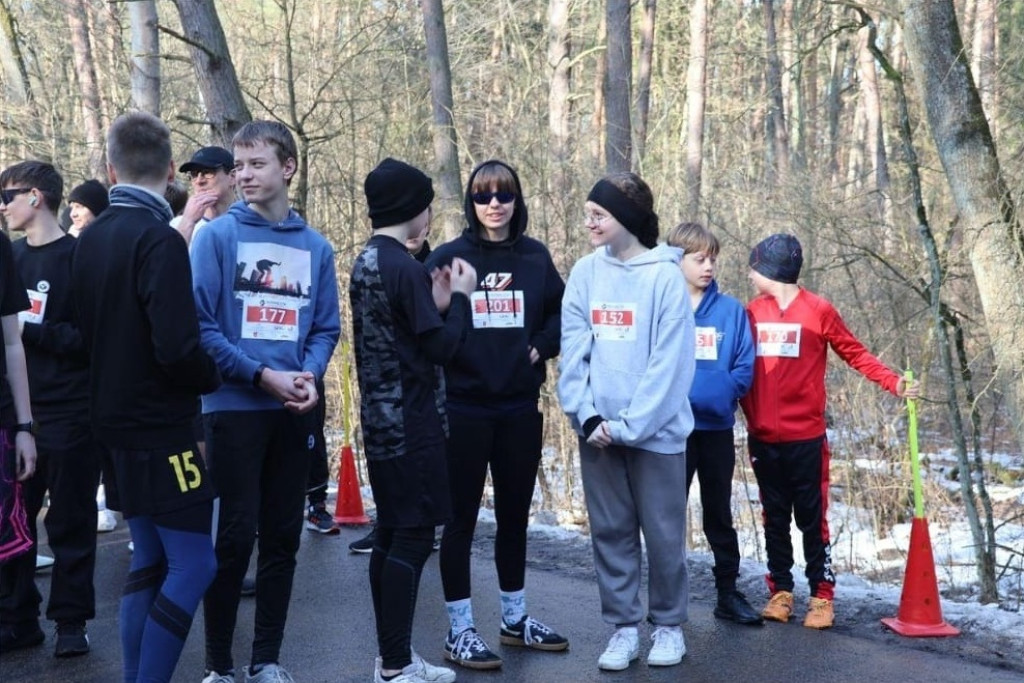 Uczniowie z SP w Komarówce na Biegu Tropem Wilczym