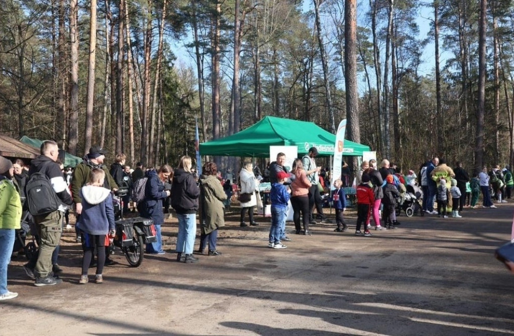 Uczniowie z SP w Komarówce na Biegu Tropem Wilczym