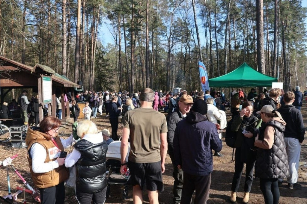 Uczniowie z SP w Komarówce na Biegu Tropem Wilczym