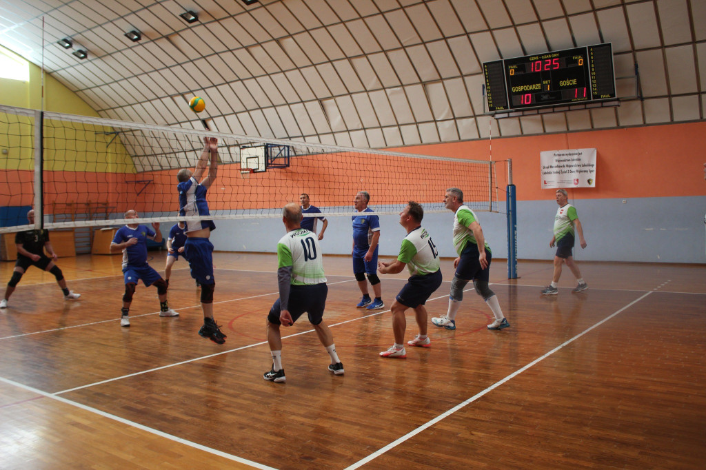 Turniej siatkówki oldbojów w Komarówce