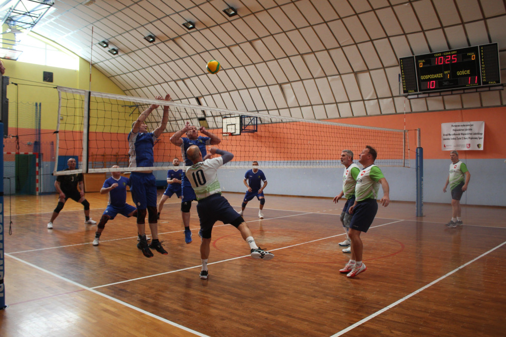 Turniej siatkówki oldbojów w Komarówce
