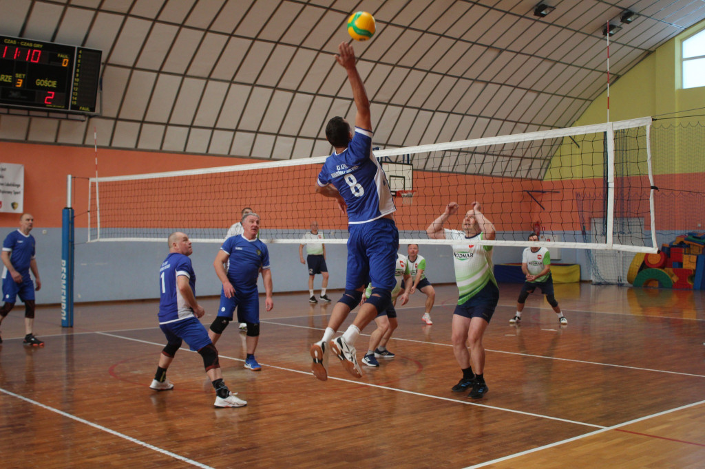 Turniej siatkówki oldbojów w Komarówce