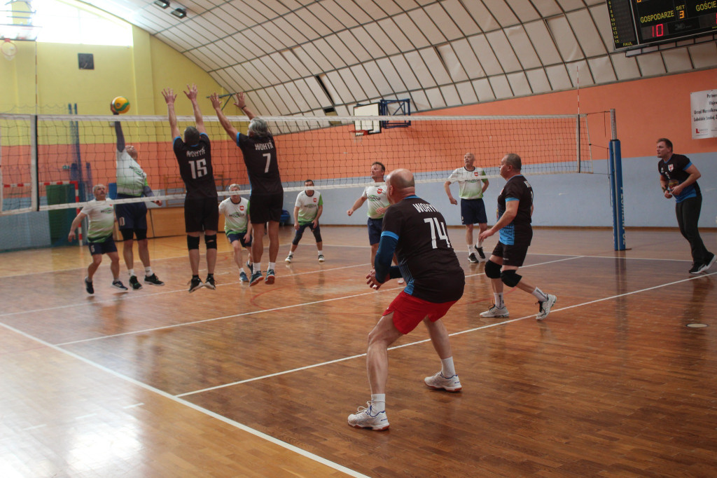 Turniej siatkówki oldbojów w Komarówce