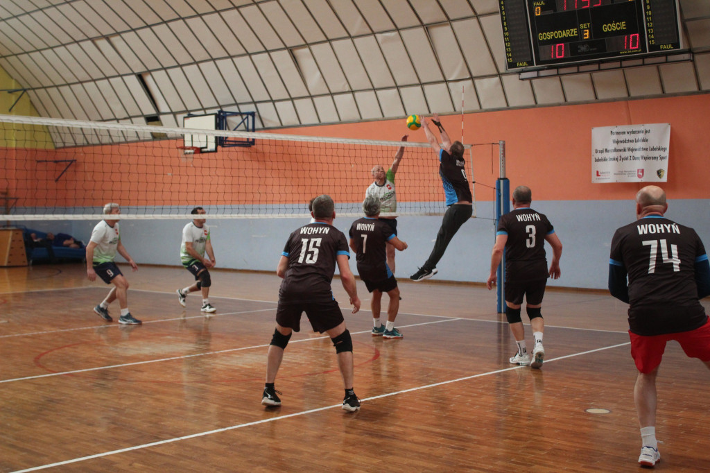 Turniej siatkówki oldbojów w Komarówce