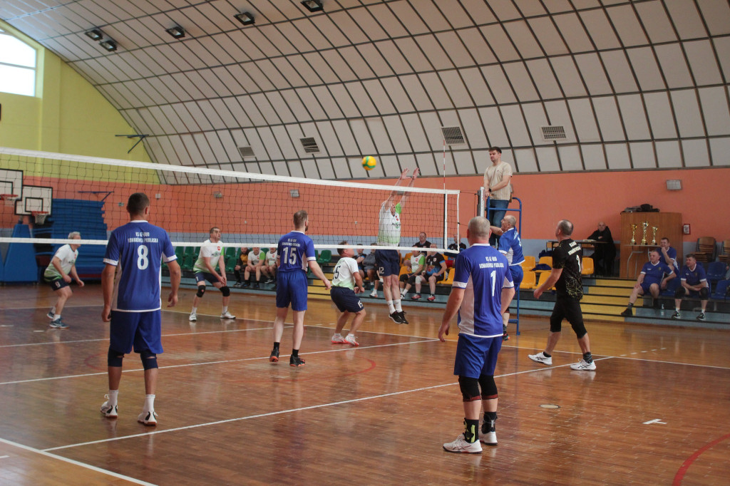 Turniej siatkówki oldbojów w Komarówce