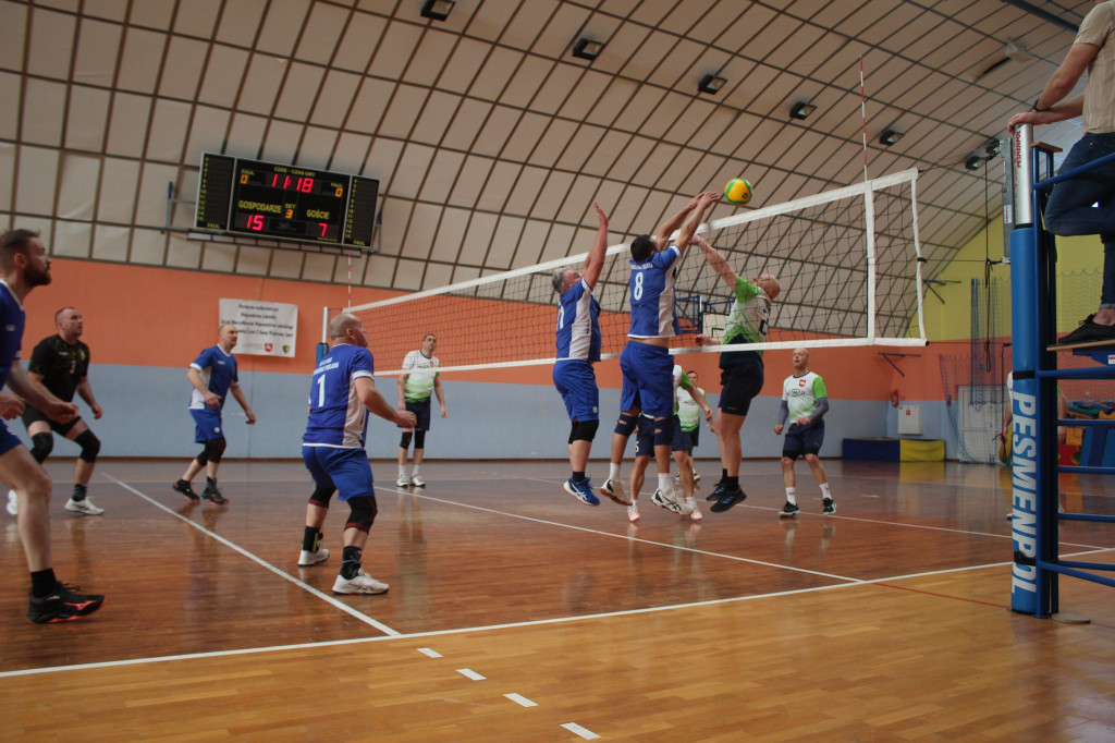 Turniej siatkówki oldbojów w Komarówce