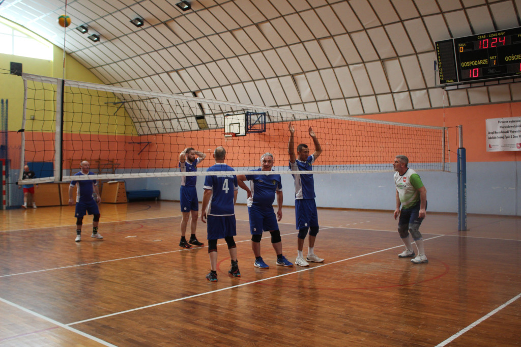 Turniej siatkówki oldbojów w Komarówce