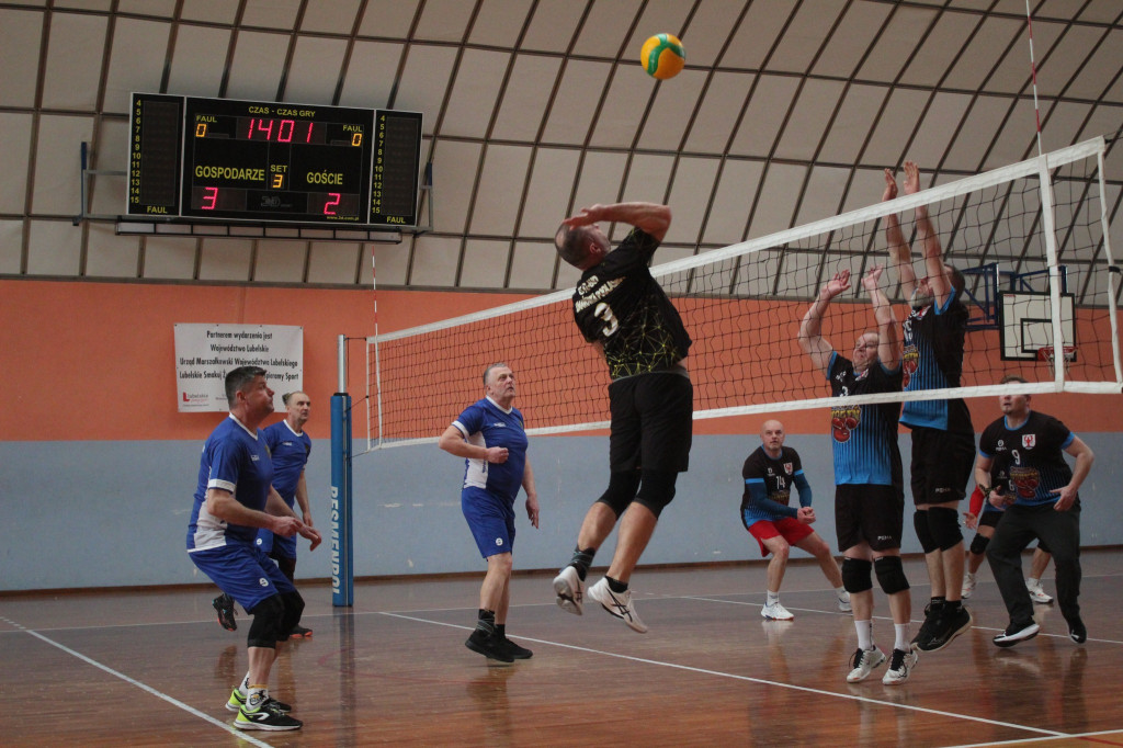 Turniej siatkówki oldbojów w Komarówce