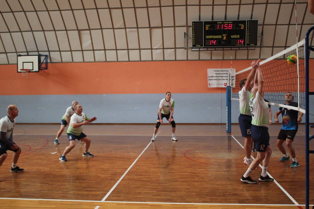 Turniej siatkówki oldbojów w Komarówce
