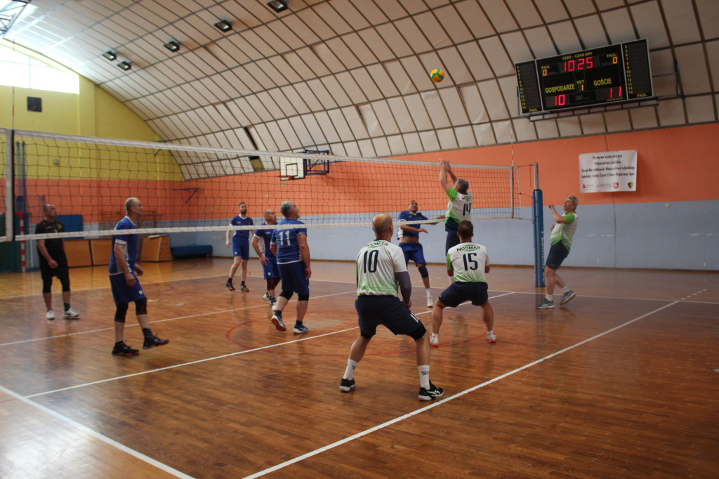 Turniej siatkówki oldbojów w Komarówce
