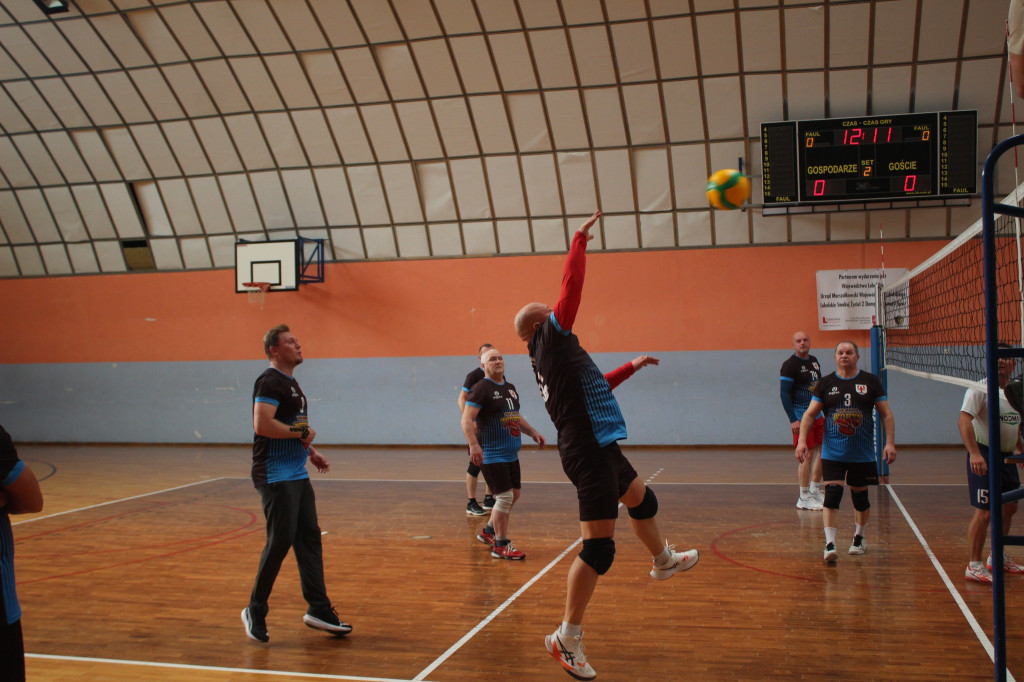 Turniej siatkówki oldbojów w Komarówce