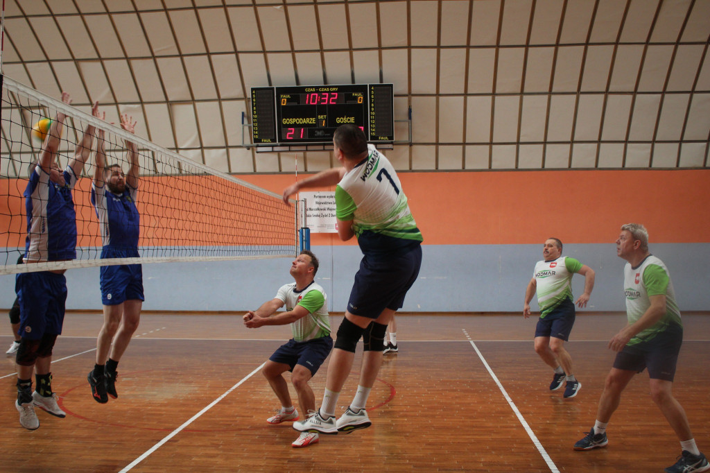 Turniej siatkówki oldbojów w Komarówce