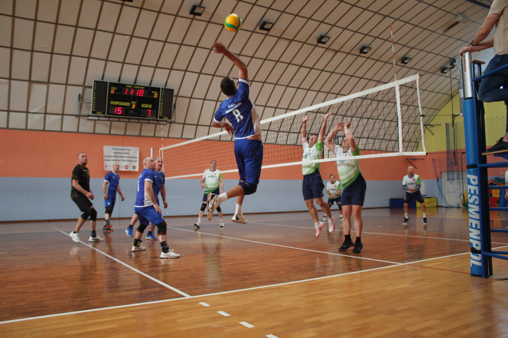 Turniej siatkówki oldbojów w Komarówce